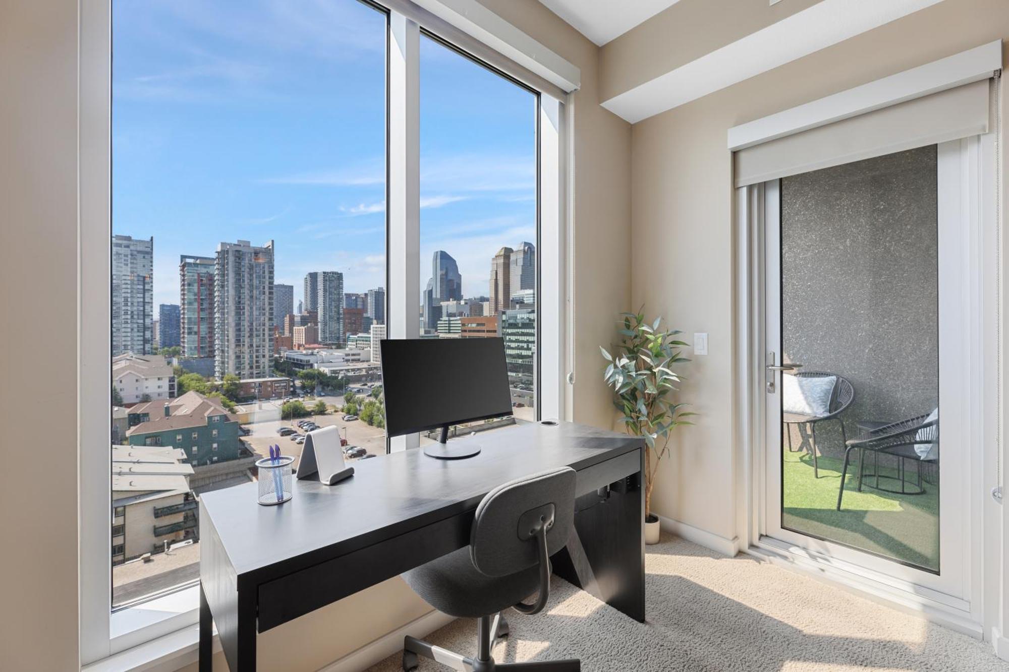 Heart Of Downtown Calgary Spacious Luxury Condo With Stunning Views And Premium Amenities Exterior photo